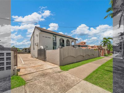 12 / 211 Lake Street, Cairns North