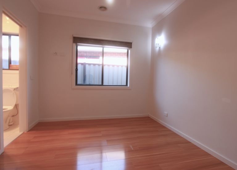 2A  Hunsford Avenue, Notting Hill