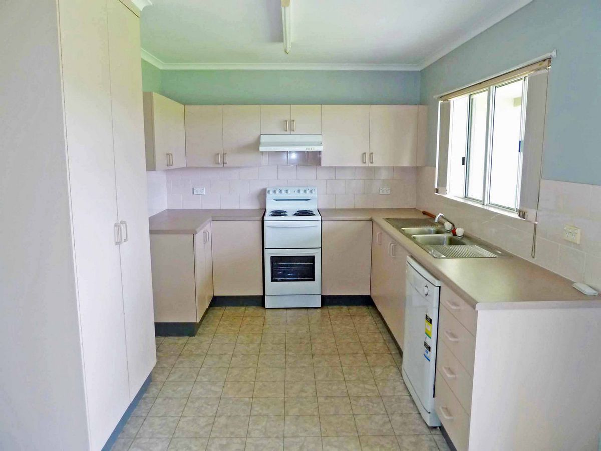 27 Goldview Street, Atherton