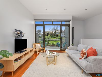 2 / 18 Austin Cres, Pascoe Vale