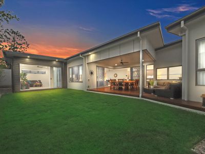 5 Commodore Place, Manly West
