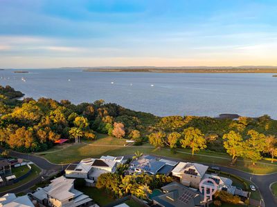 10 Talburpin Esplanade, Redland Bay