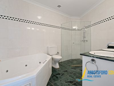8 / 2 Harbourview Crescent, Abbotsford