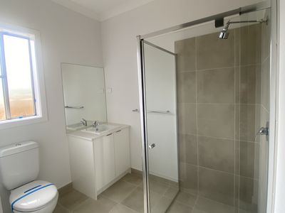 1 Shanti Circuit, Werribee