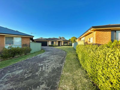 10 Tulloch Place, Dubbo