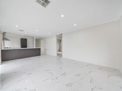 18 Montane Turn, Banksia Grove