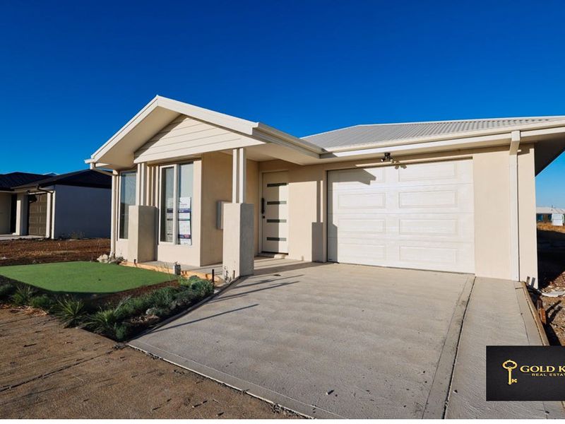 8 Beveridge Circuit, Armstrong Creek