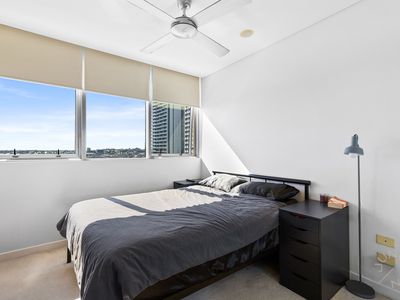 1075 / 16 Hamilton Place, Bowen Hills