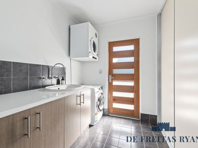 30 Bellavista Parade, Meadow Springs