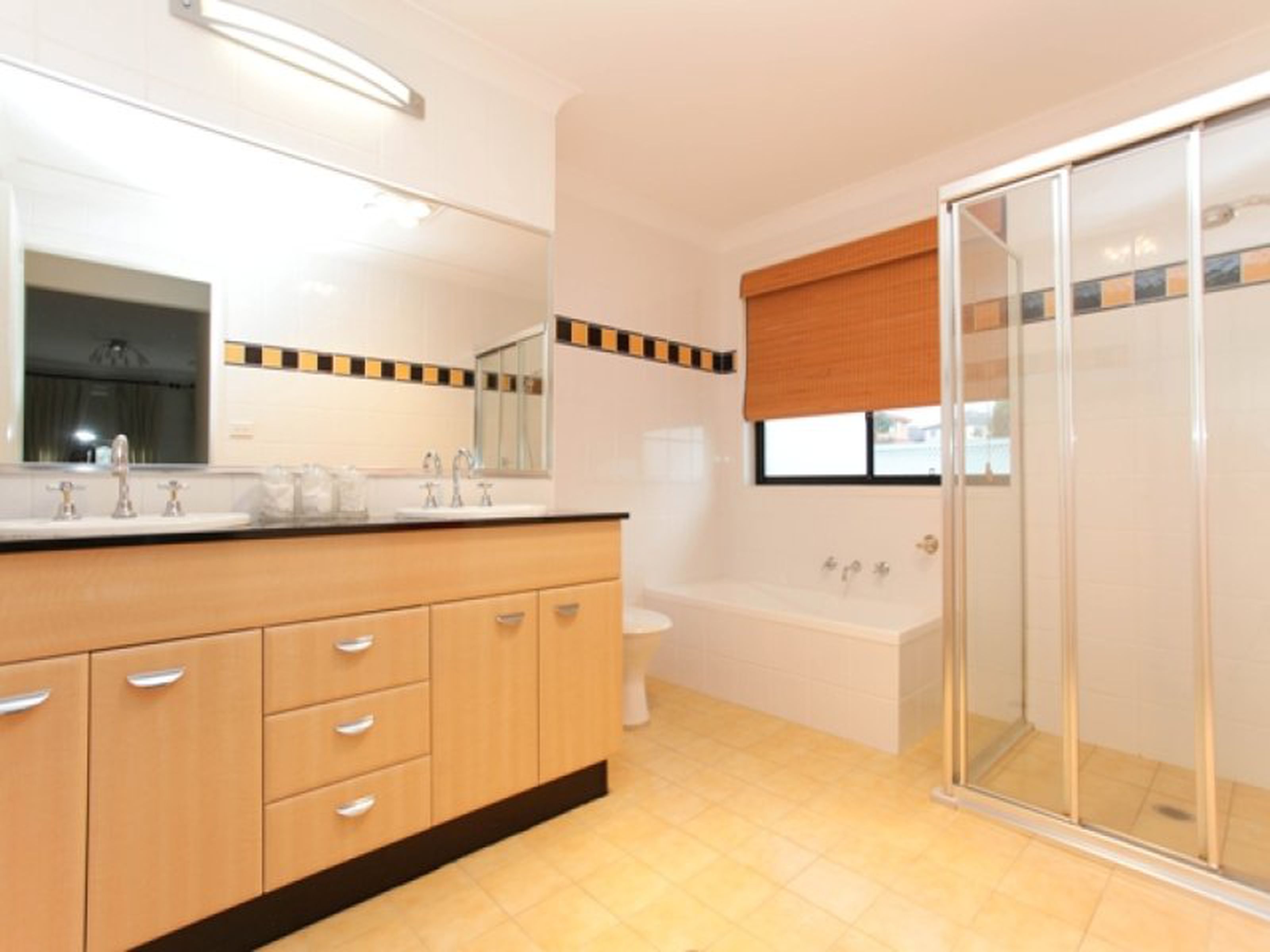 74 Glengarry Drive, GLENMORE PARK