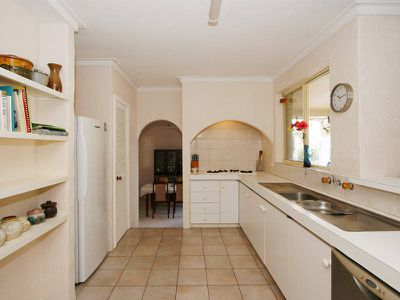 37 Karoonda Rd, Booragoon