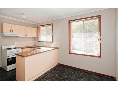 2 / 33 Parkview Close, Dandenong