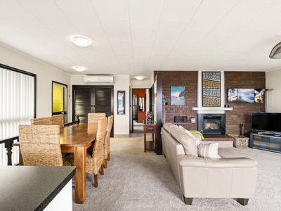 62 Easther Crescent, Kew