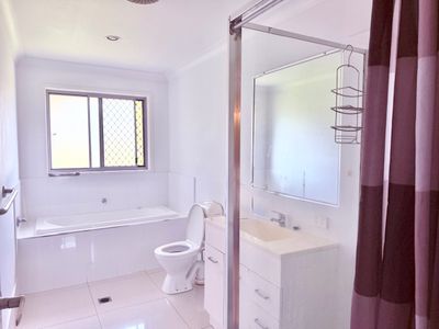 10 Rise Circuit, Pacific Pines