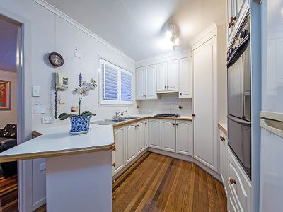 2 Edwin St, Wynnum West