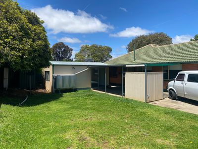 8 Symonds Crescent, Modbury North