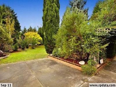 8 Moselle Street, Mont Albert North