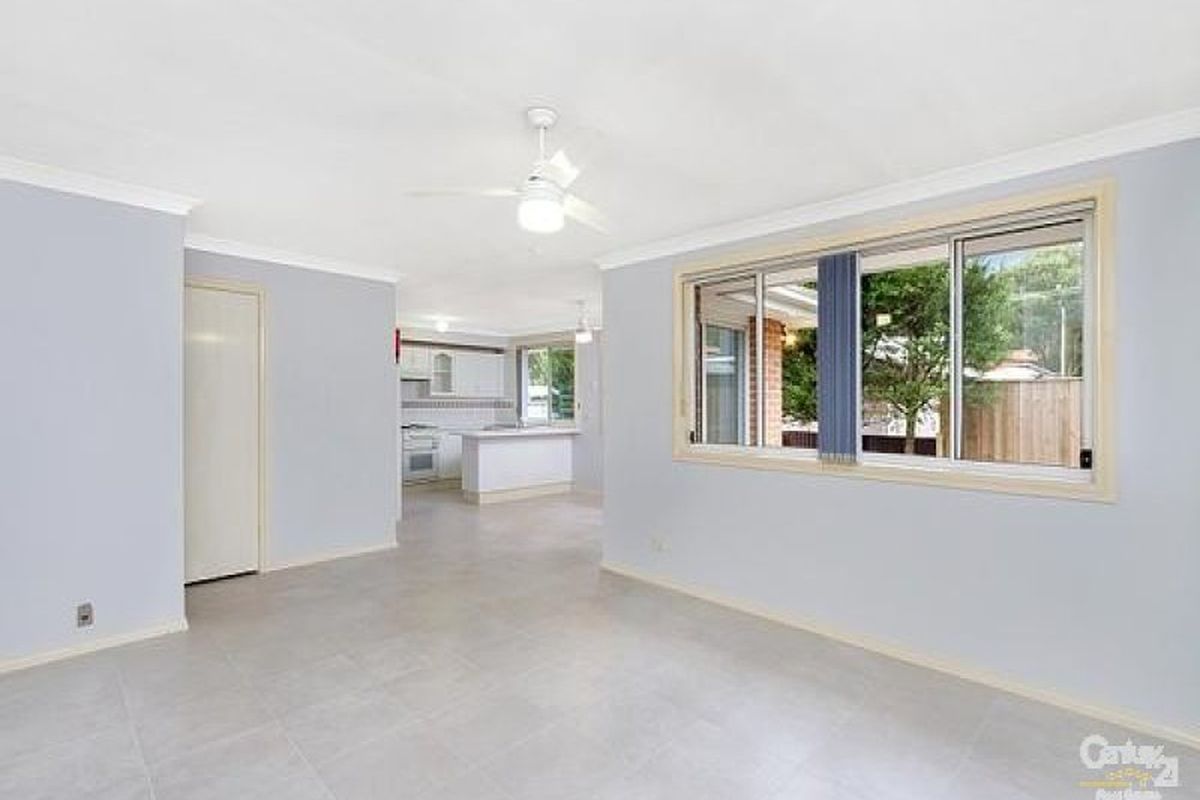 2 / 17 Gladys Manley Avenue, Kincumber