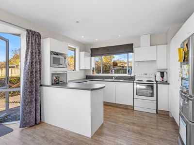 38 Greenhaven Drive, Burwood