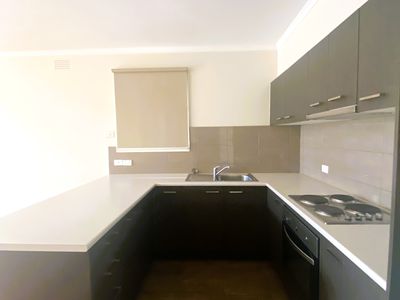 8 / 3 Doolan Street, Werribee