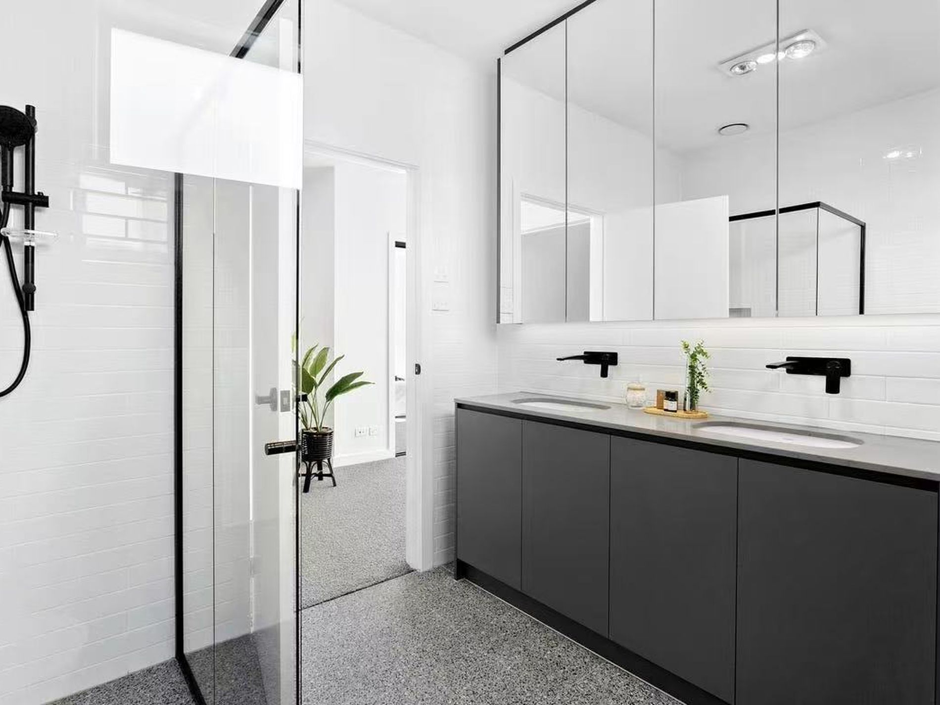 5 / 4 - 6 Coolac Place, Braddon