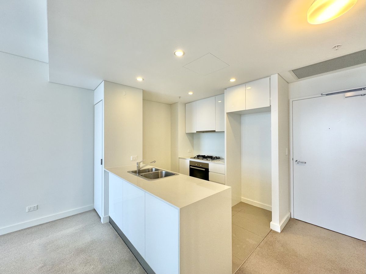 1507 / 438 Victoria Avenue, Chat...