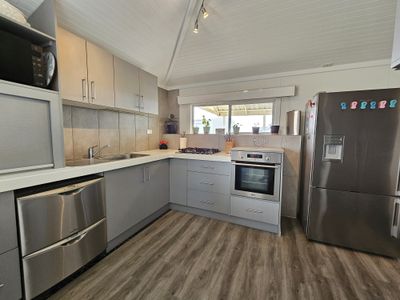 16 Chambers Street , Beachport
