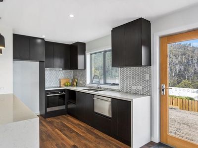 Unit 1 / 36 Wallcrest Road, Berriedale