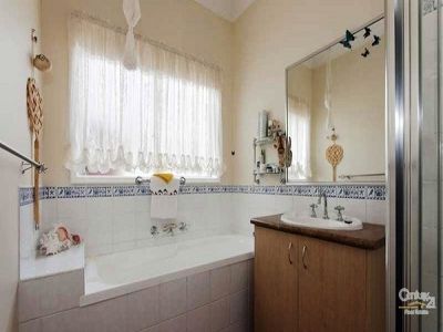 2 Louise Mack Walk, Lynbrook