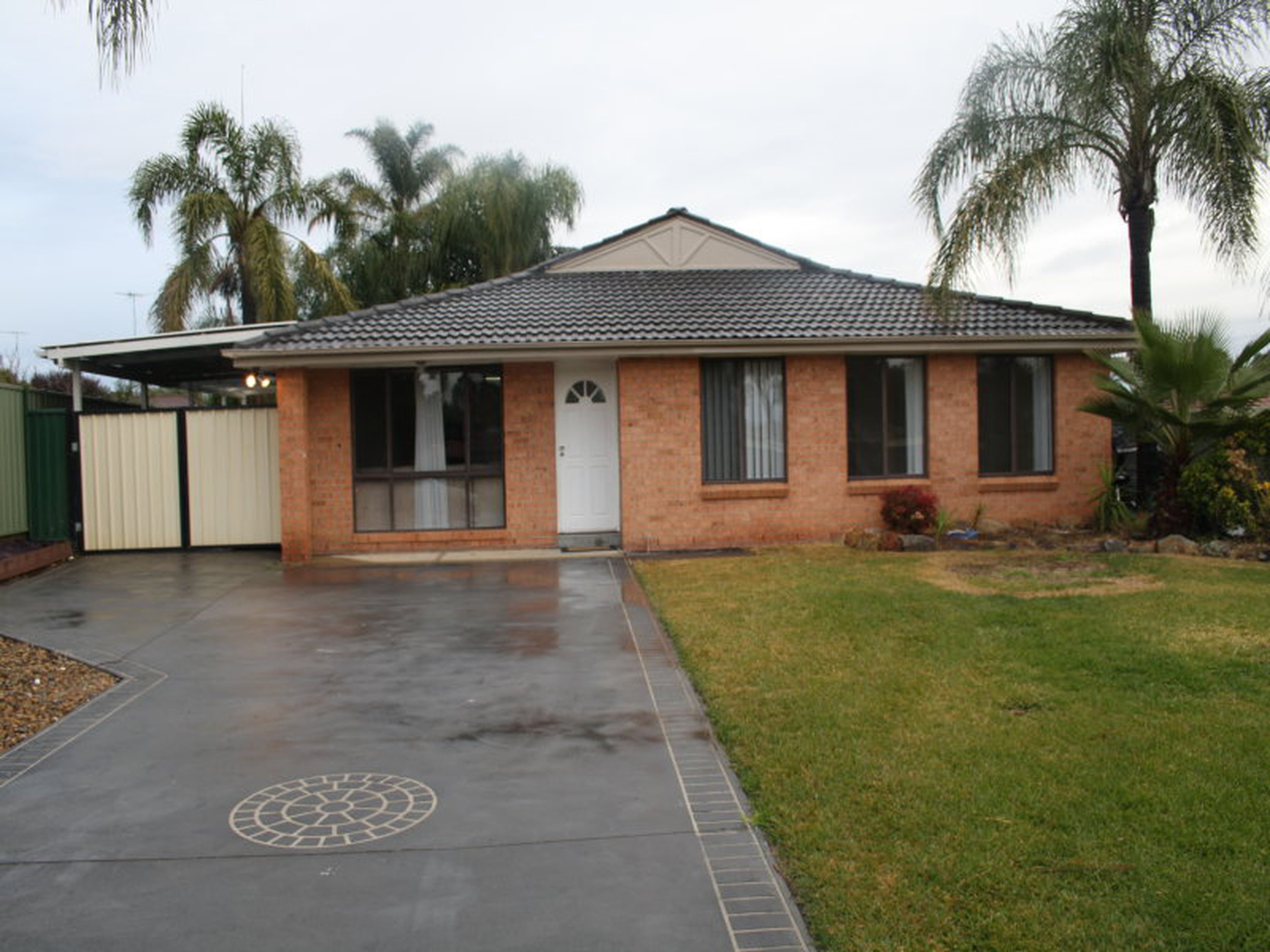 4 Sallee Glen, KINGSWOOD