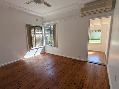 8 DONALD STREET, Picnic Point
