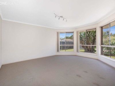 27 Topaz Circuit, Urangan