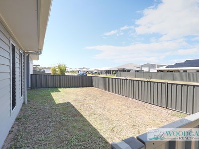 2 / 79 Frizzells Rd Woodgate, Woodgate