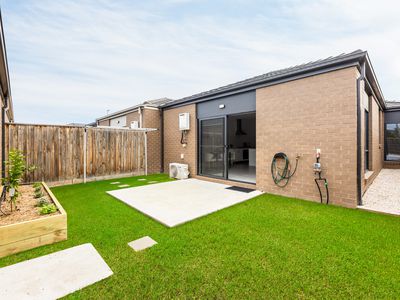 9 Papaya Walk, Manor Lakes