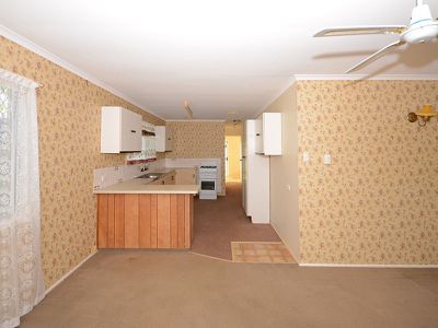 2 CHARLEVILLE STREET, Point Vernon