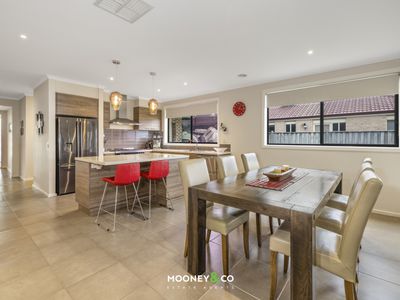 8 Dan Morgan Drive, Cranbourne East