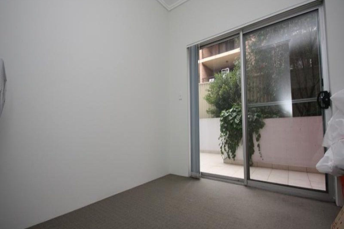 7 / 28  Marlborough , Homebush West