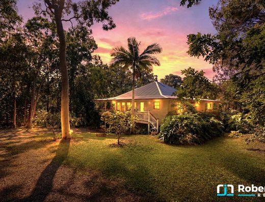 Iconic Garth Chapman Queenslander in a Peaceful Lakeside Setting image 22