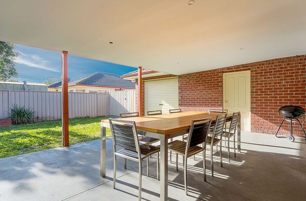 11 Hamilton Hume Parade, Craigieburn