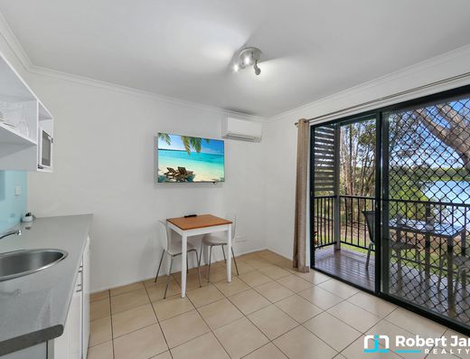 PREMIUM POSITION - DUAL KEY APARTMENT WITH VIEWS image 18