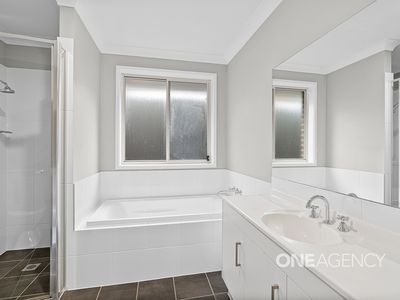 4 Reef Street, Vincentia