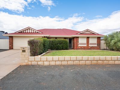 14 Smythe Drive, Broadwood