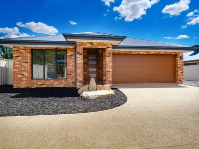 2 / 1 CASTLE CREEK ROAD, Wodonga