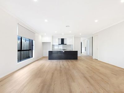 25 Winnows Street, Officer