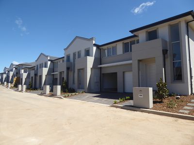 37 Highland Close, Macquarie Links