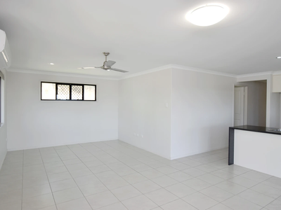 1 / 3 Gidgee Court, Kin Kora