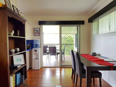 8 Crouch Avenue, Atherton
