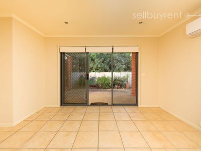 33 CUMMINGS STREET, Wodonga