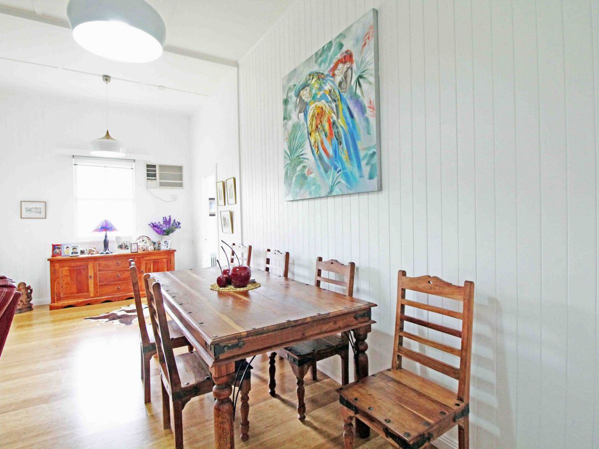 131 ROBERT STREET, Atherton