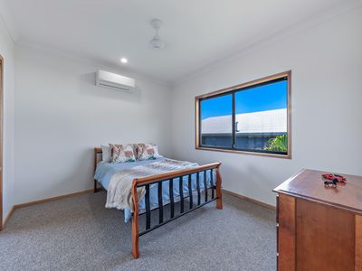 22 Whitehaven Cres, Cannonvale